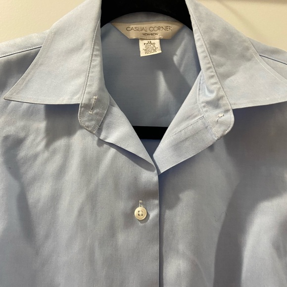 Casual Corner Non Iron sleeve less fitted button down baby blue Women's XS EUC - Picture 5 of 14